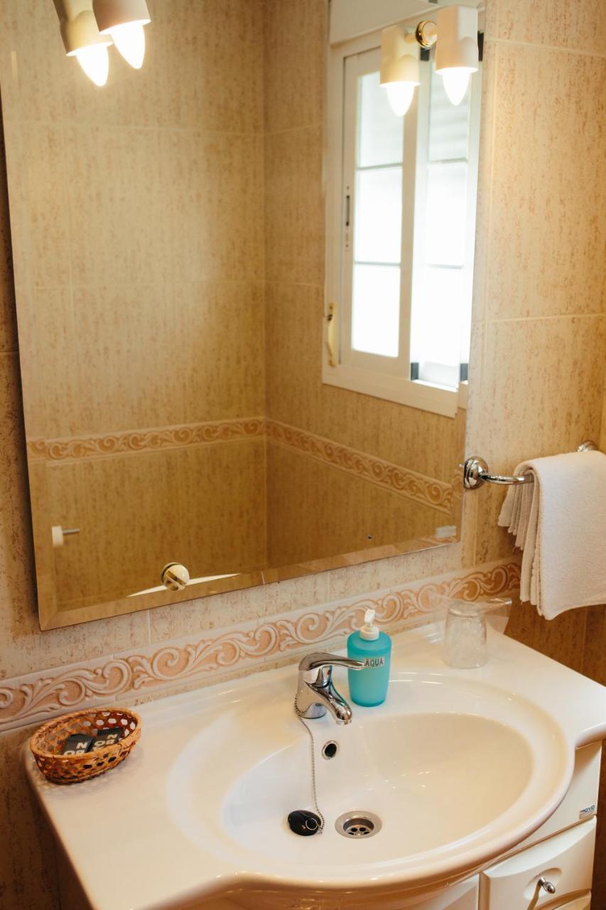 Hostal El Puerto カレタ・デ・ベレス エクステリア 写真